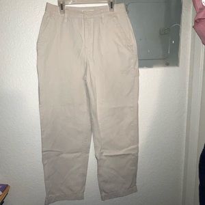 Cute casual pants that can be pair with many colors! Spring or summer seasons!